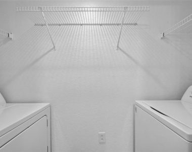 911 N Orange Avenue - Photo Thumbnail 17