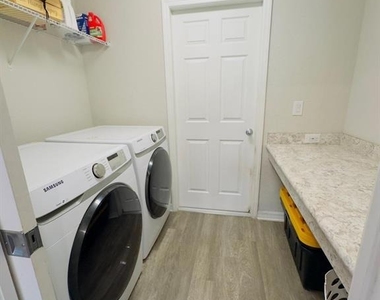 5436 Geneva Way - Photo Thumbnail 14