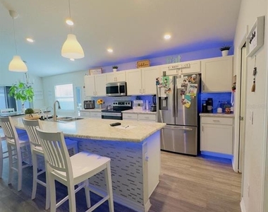5436 Geneva Way - Photo Thumbnail 6