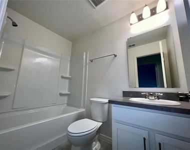 3805 Hampton Chase Lane - Photo Thumbnail 5