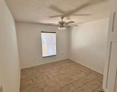 2713 Palm Isle Way - Photo Thumbnail 10