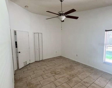 2713 Palm Isle Way - Photo Thumbnail 8