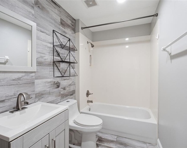 10924 Sw 48th Terrace - Photo Thumbnail 14