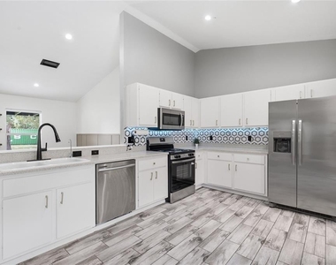 10924 Sw 48th Terrace - Photo Thumbnail 6