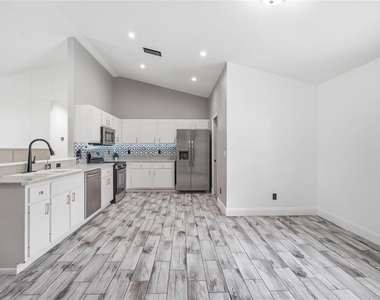 10924 Sw 48th Terrace - Photo Thumbnail 5
