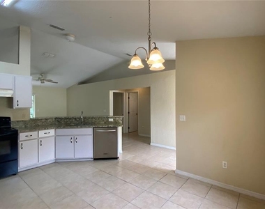 523 Silver Way Drive - Photo Thumbnail 6