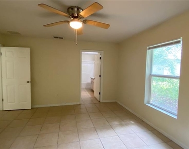 523 Silver Way Drive - Photo Thumbnail 17