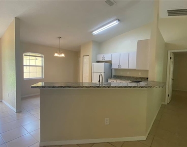 523 Silver Way Drive - Photo Thumbnail 2