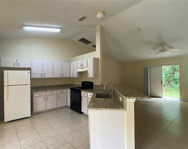 523 Silver Way Drive - Photo Thumbnail 4