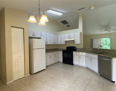 523 Silver Way Drive - Photo Thumbnail 5