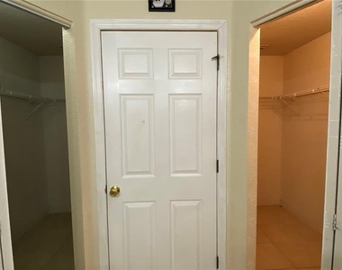 523 Silver Way Drive - Photo Thumbnail 21