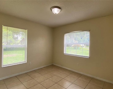 523 Silver Way Drive - Photo Thumbnail 10