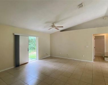 523 Silver Way Drive - Photo Thumbnail 7
