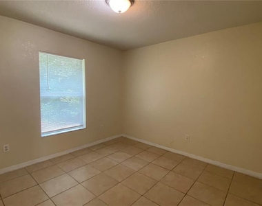 523 Silver Way Drive - Photo Thumbnail 12