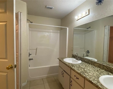 523 Silver Way Drive - Photo Thumbnail 18