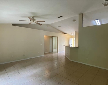 523 Silver Way Drive - Photo Thumbnail 8