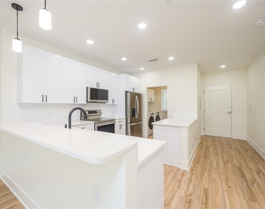 419 Se 1st Avenue - Photo Thumbnail 2