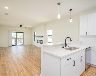 419 Se 1st Avenue - Photo Thumbnail 1