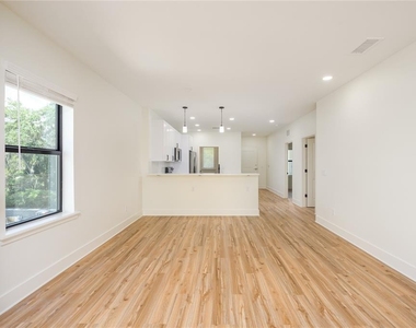 419 Se 1st Avenue - Photo Thumbnail 13