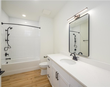 419 Se 1st Avenue - Photo Thumbnail 6
