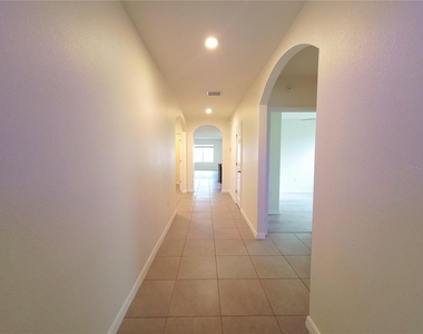 4986 Sw 97th Place - Photo Thumbnail 2