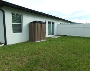 2262 Fernwood St Unit B - Photo Thumbnail 3