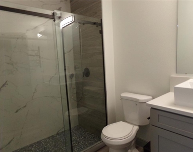 2262 Fernwood St Unit B - Photo Thumbnail 17