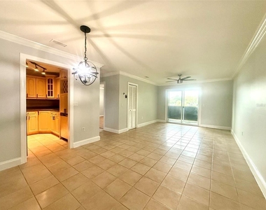 926 Lake Destiny Road - Photo Thumbnail 4