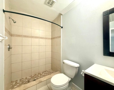 926 Lake Destiny Road - Photo Thumbnail 11