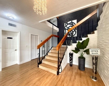 926 Lake Destiny Road - Photo Thumbnail 19