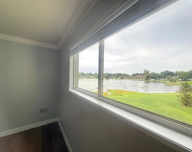 926 Lake Destiny Road - Photo Thumbnail 13