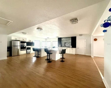 926 Lake Destiny Road - Photo Thumbnail 20