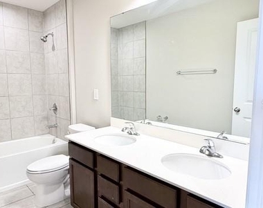 63 Berlin Avenue - Photo Thumbnail 27