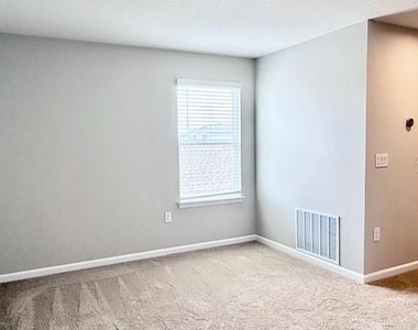 63 Berlin Avenue - Photo Thumbnail 11