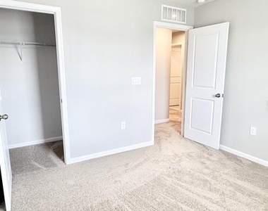63 Berlin Avenue - Photo Thumbnail 29
