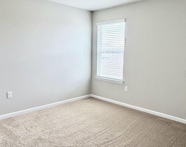 63 Berlin Avenue - Photo Thumbnail 20