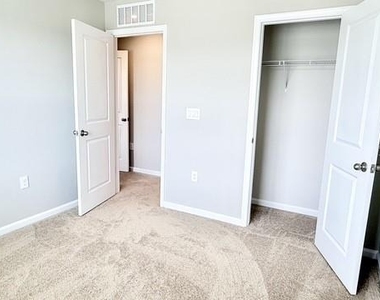 63 Berlin Avenue - Photo Thumbnail 25
