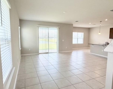 63 Berlin Avenue - Photo Thumbnail 2