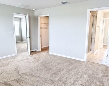 63 Berlin Avenue - Photo Thumbnail 14