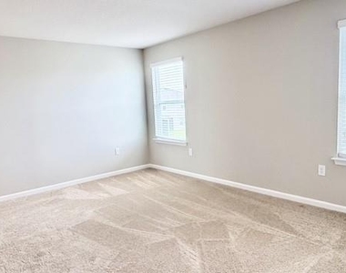 63 Berlin Avenue - Photo Thumbnail 12