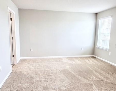 63 Berlin Avenue - Photo Thumbnail 13