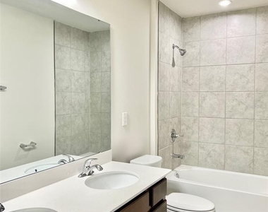 63 Berlin Avenue - Photo Thumbnail 18