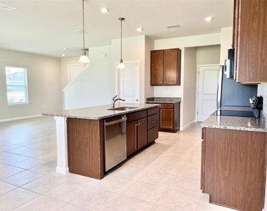 63 Berlin Avenue - Photo Thumbnail 5