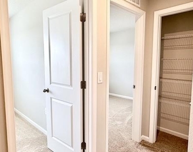 63 Berlin Avenue - Photo Thumbnail 23