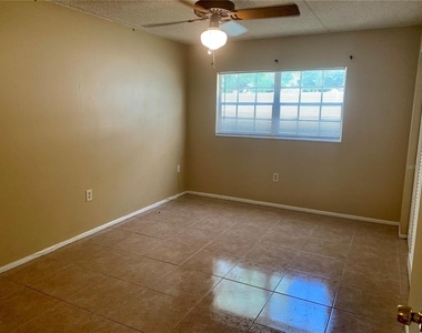 525 Conway Road - Photo Thumbnail 9