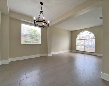 4115 Andover Cay Boulevard - Photo Thumbnail 4