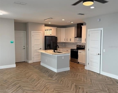 521 Peachtree Road - Photo Thumbnail 3