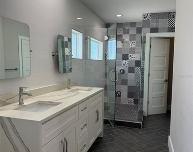 521 Peachtree Road - Photo Thumbnail 8