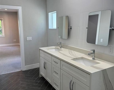 521 Peachtree Road - Photo Thumbnail 10