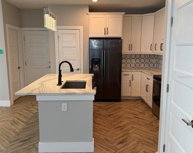 521 Peachtree Road - Photo Thumbnail 4